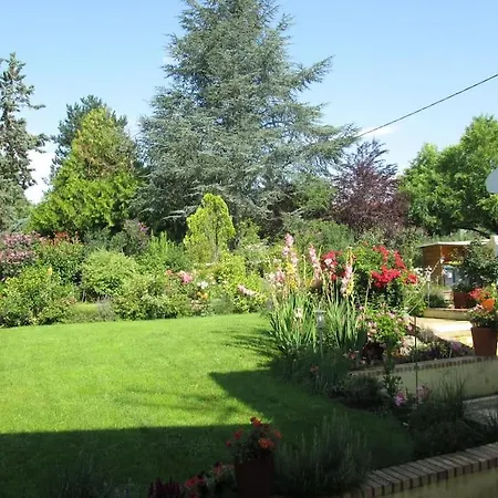 Дом отдыха Les Noisetiers Maison Familiale Avec Piscine Joze