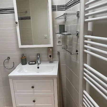 Les Noisetiers Maison Familiale Avec Piscine 度假居